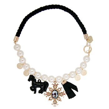 Black Horse_Pearl_Necklace