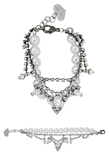 A closer look at_Crystal+Black+Pearl_Bracelet